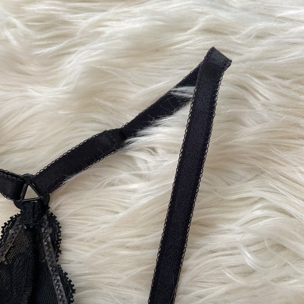 Adore me black criss cross back lacy detailed bra sz 34B front clasp padded - Picture 16 of 17